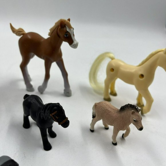 Toy Horses Lot of 9 Plastic Western Cowboys Model Figures Equestrian - Picture 5 of 10